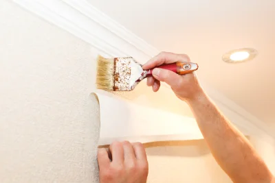 Pose de papier peint à Rospez — revêtements muraux et toiles de verre